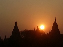 sunrise at Bagan